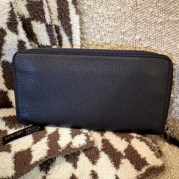 NWOT Coach Zippy Wallet navy blue. Deep black blue( midnight) - Picture 3 of 9